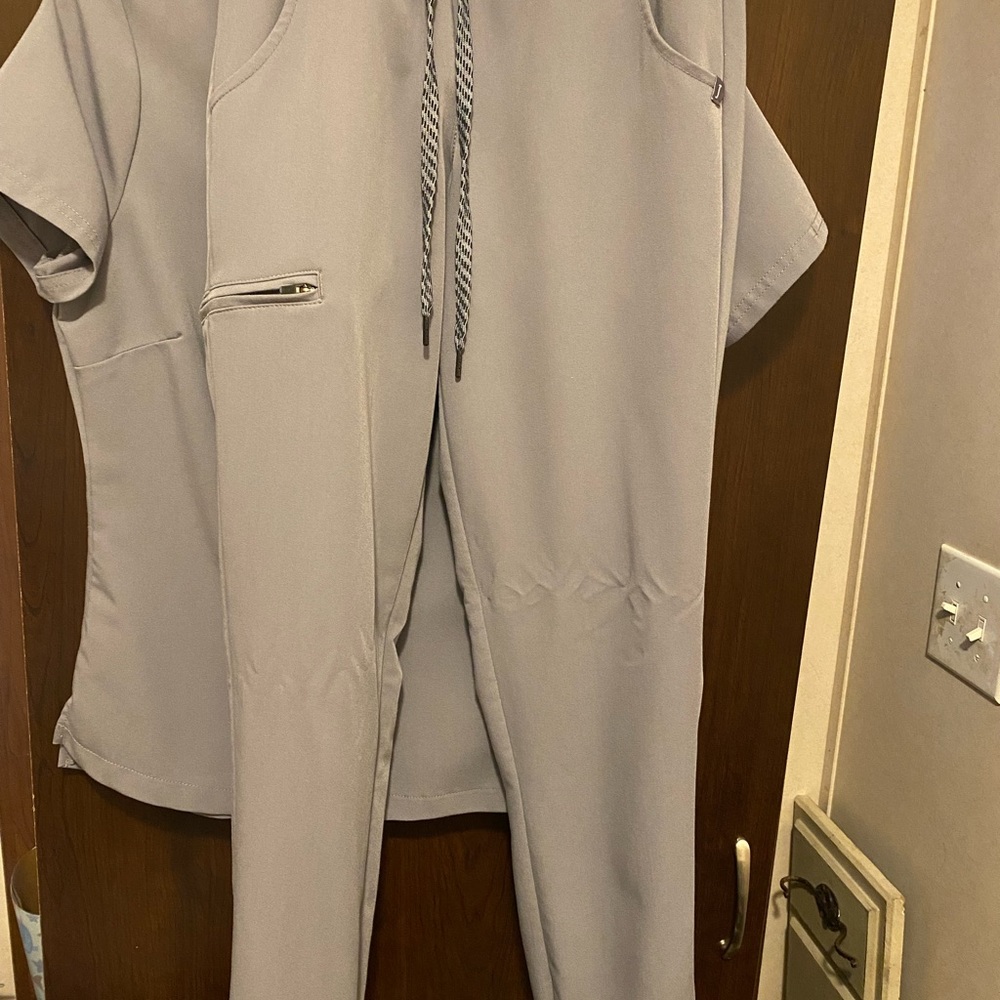 Jaanu Scrub set